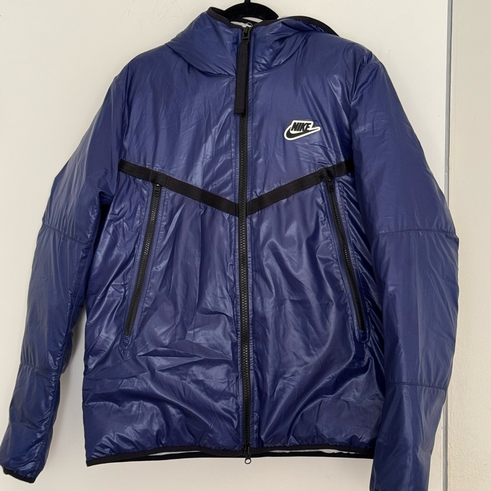 Nike Men's Synthetic-Fill Windrunner Repel Track Jacket. Size M.Retail $250